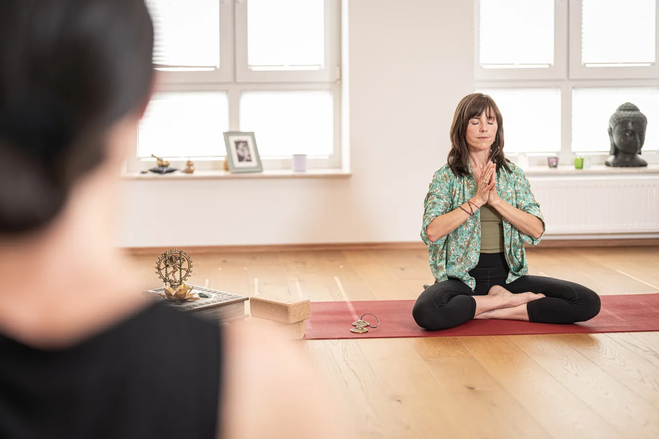 Diana Ernst in Meditation im Movement Studio